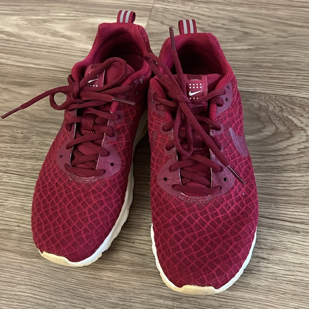 Nike AIR MAX Motion Women’s 6.5 Red Wine White